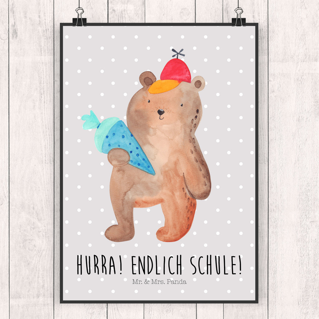 Poster Bär mit Schultüte Poster, Wandposter, Bild, Wanddeko, Küchenposter, Kinderposter, Wanddeko Bild, Raumdekoration, Wanddekoration, Handgemaltes Poster, Mr. & Mrs. Panda Poster, Designposter, Kunstdruck, Posterdruck, Bär, Teddy, Teddybär, Bär Motiv, Schultüte, Erster Schultag Geschenk, Einschulung Geschenk, Schule Geschenk, Grundschule, Schulanfang, Schulbeginn