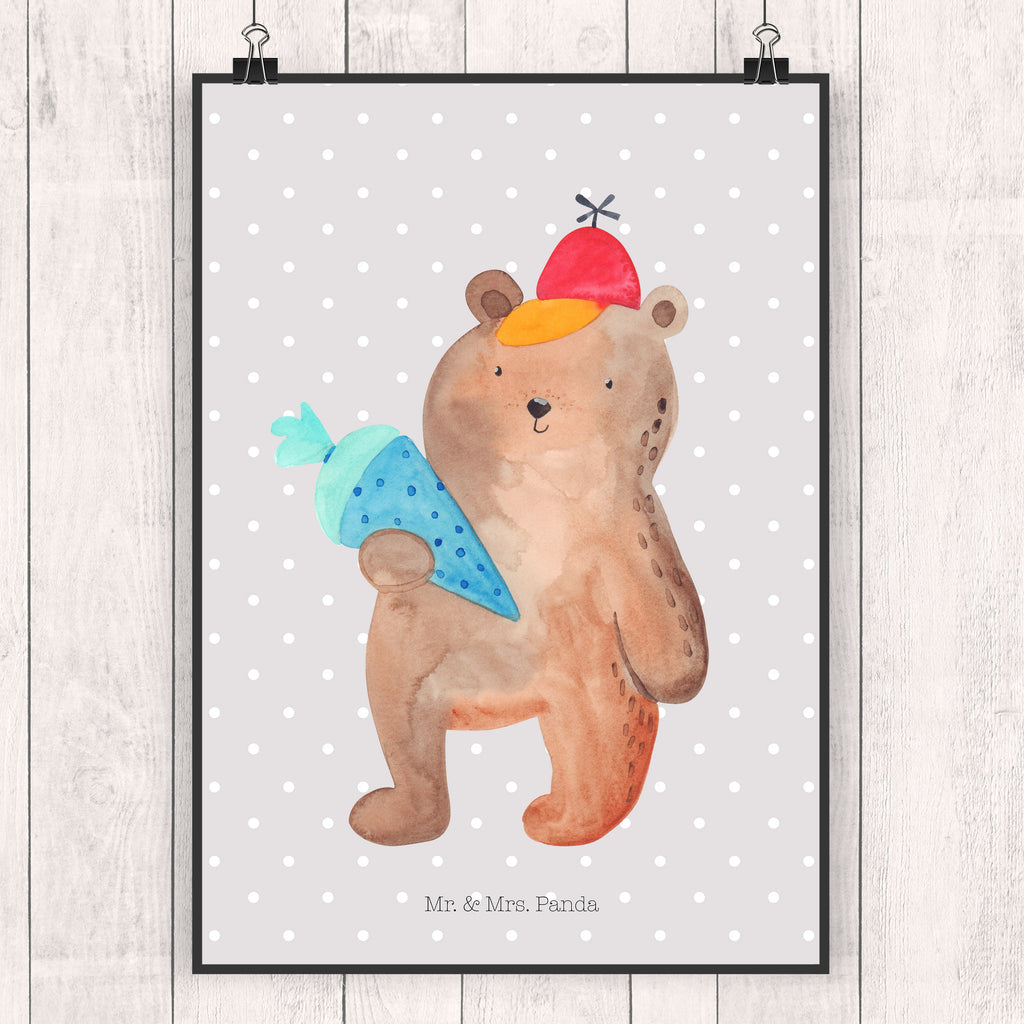 Poster Bär mit Schultüte Poster, Wandposter, Bild, Wanddeko, Küchenposter, Kinderposter, Wanddeko Bild, Raumdekoration, Wanddekoration, Handgemaltes Poster, Mr. & Mrs. Panda Poster, Designposter, Kunstdruck, Posterdruck, Bär, Teddy, Teddybär, Bär Motiv, Schultüte, Erster Schultag Geschenk, Einschulung Geschenk, Schule Geschenk, Grundschule, Schulanfang, Schulbeginn