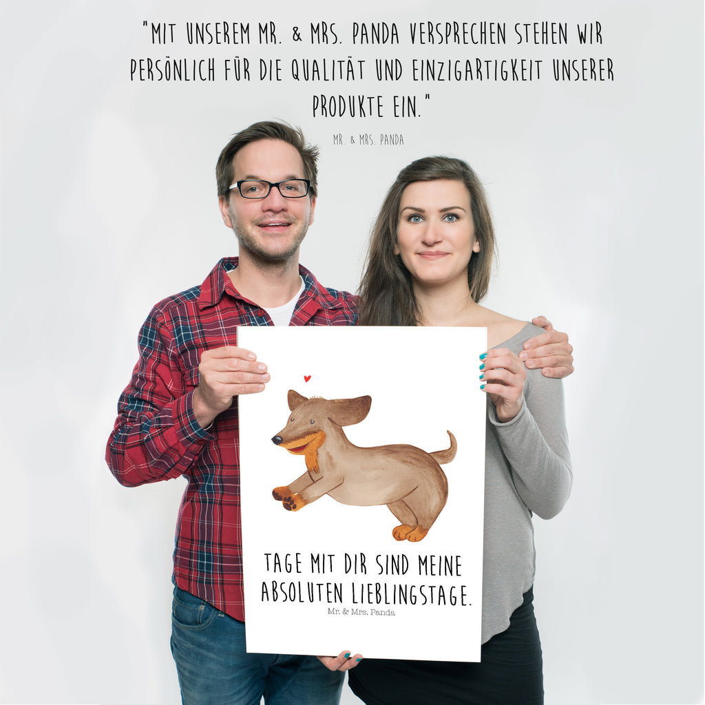 Poster Hund Dackel fröhlich Poster, Wandposter, Bild, Wanddeko, Küchenposter, Kinderposter, Wanddeko Bild, Raumdekoration, Wanddekoration, Handgemaltes Poster, Mr. & Mrs. Panda Poster, Designposter, Kunstdruck, Posterdruck, Hund, Hundemotiv, Haustier, Hunderasse, Tierliebhaber, Hundebesitzer, Sprüche, Hunde, Dackel, Dachshund, happy dog