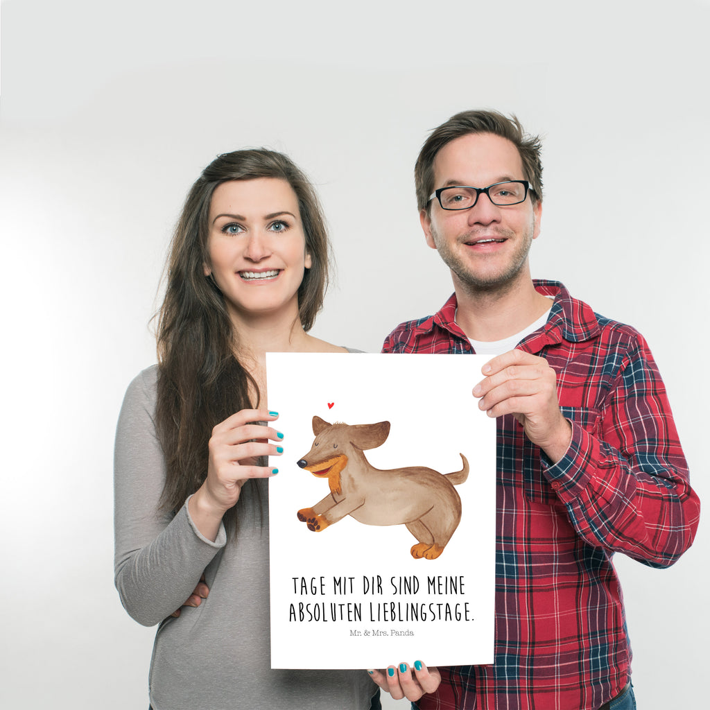 Poster Hund Dackel fröhlich Poster, Wandposter, Bild, Wanddeko, Küchenposter, Kinderposter, Wanddeko Bild, Raumdekoration, Wanddekoration, Handgemaltes Poster, Mr. & Mrs. Panda Poster, Designposter, Kunstdruck, Posterdruck, Hund, Hundemotiv, Haustier, Hunderasse, Tierliebhaber, Hundebesitzer, Sprüche, Hunde, Dackel, Dachshund, happy dog