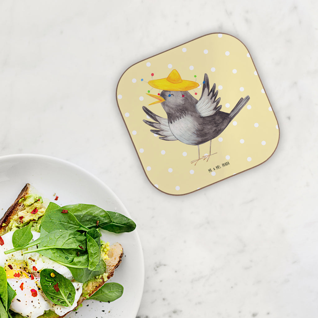 Quadratische Untersetzer Rabe mit Sombrero Bierdeckel, Glasuntersetzer, Untersetzer Gläser, Getränkeuntersetzer, Tiermotive, Gute Laune, lustige Sprüche, Tiere, Rabe, Vogel, Vögel, Spruch positiv, fröhlich sein, glücklich sein, Glück Spruch, froh, Elster, Motivation