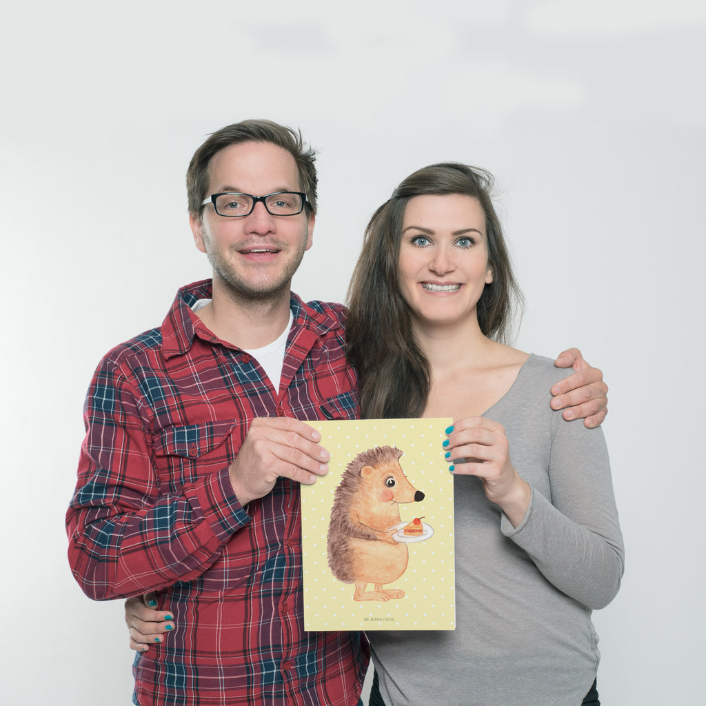 Poster Igel mit Kuchenstück Poster, Wandposter, Bild, Wanddeko, Küchenposter, Kinderposter, Wanddeko Bild, Raumdekoration, Wanddekoration, Handgemaltes Poster, Mr. & Mrs. Panda Poster, Designposter, Kunstdruck, Posterdruck, Tiermotive, Gute Laune, lustige Sprüche, Tiere, Igel, Essen Spruch, Kuchen, Backen Geschenk, Kuchen backen, Einladung Party, Geburtstagskuchen, Torte