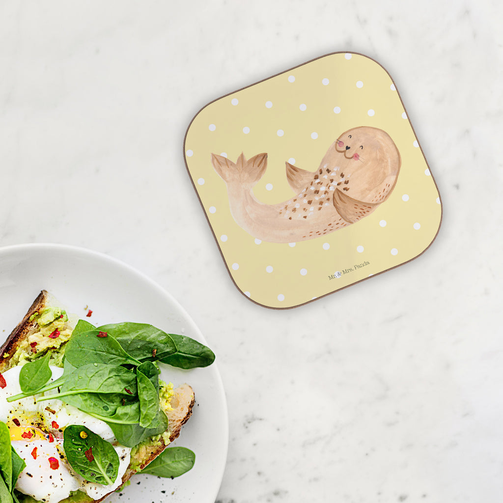 Quadratische Untersetzer Robbe liegend Bierdeckel, Glasuntersetzer, Untersetzer Gläser, Getränkeuntersetzer, Tiermotive, Gute Laune, lustige Sprüche, Tiere, Robbe, Robben, Seehund, Strand, Meerestier, Ostsee, Nordsee, Lachen, Freude