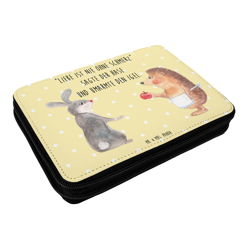 Federmappe Liebe ist nie ohne Schmerz Federmappe, Stiftetasche, Stifte Etui, Schule, Einschulung, Geschenk, Kind, Schüler, Schülerin, Stifterolle, Federmäppchen, Motiv, Grundschule, Federmäppchen bedruckt, Büro Stifte Etui, Bestückte Federmappe, Kinder Federmappe, Federmappe Einschulung, Tiermotive, Gute Laune, lustige Sprüche, Tiere, Igel und Hase, Igel, Hase, Liebe Spruch, Liebeskummer Geschenk, Herzschmerz, Trösten, Trennungsschmerz, Spruch romantisch