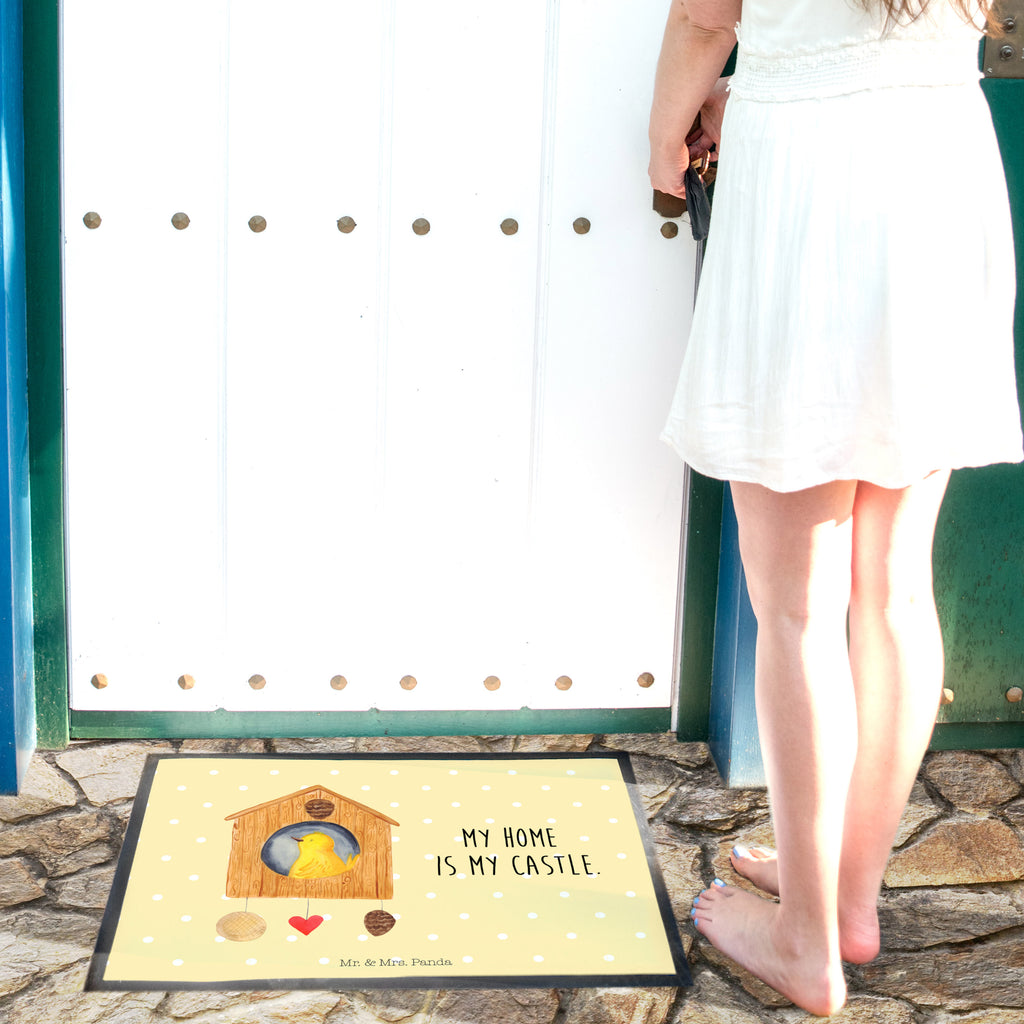 Fußmatte Vogelhaus Türvorleger, Schmutzmatte, Fußabtreter, Matte, Schmutzfänger, Fußabstreifer, Schmutzfangmatte, Türmatte, Motivfußmatte, Haustürmatte, Vorleger, Tiermotive, Gute Laune, lustige Sprüche, Tiere, Vogel, Vögel, Vogelhaus, Vogelhäuschen, Home sweet home, Zuhause, Nest, Eigenheim, Familie, Wohnung, Haus, unser Haus, Lieblingsort, Castle