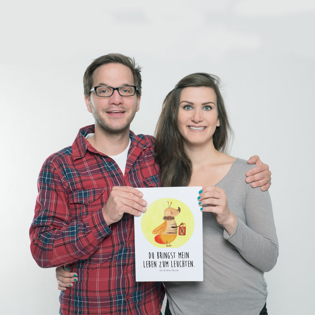 Poster Glühwürmchen Poster, Wandposter, Bild, Wanddeko, Küchenposter, Kinderposter, Wanddeko Bild, Raumdekoration, Wanddekoration, Handgemaltes Poster, Mr. & Mrs. Panda Poster, Designposter, Kunstdruck, Posterdruck, Tiermotive, Gute Laune, lustige Sprüche, Tiere, Glühwürmchen, Glühwurm, Falter, Liebe, Leuchten, magisch, Liebesbeweis, Lieblingsmensch, Verlobung, Heiratsantrag, Jahrestag, Liebesspruch