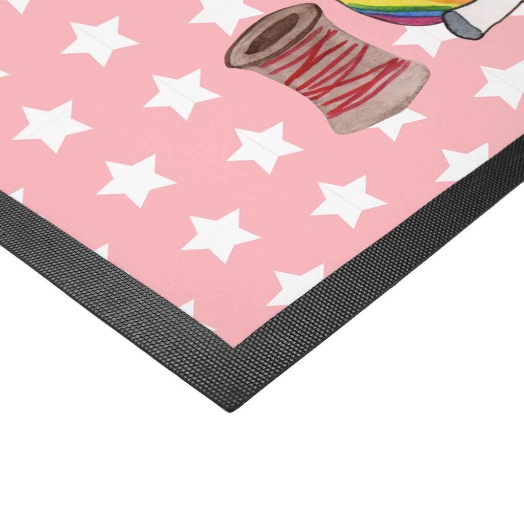 Fußmatte Einhorn Näherin Einhorn, Einhörner, Unicorn, Näherin, nähen, Mädchen, Freundin, Häkeln, Stricken, basteln, Nähzimmer Türvorleger, Schmutzmatte, Fußabtreter, Matte, Schmutzfänger, Fußabstreifer, Schmutzfangmatte, Türmatte, Motivfußmatte,  Haustürmatte, Vorleger  Einhorn, Einhörner, Einhorn Deko, Pegasus, Unicorn