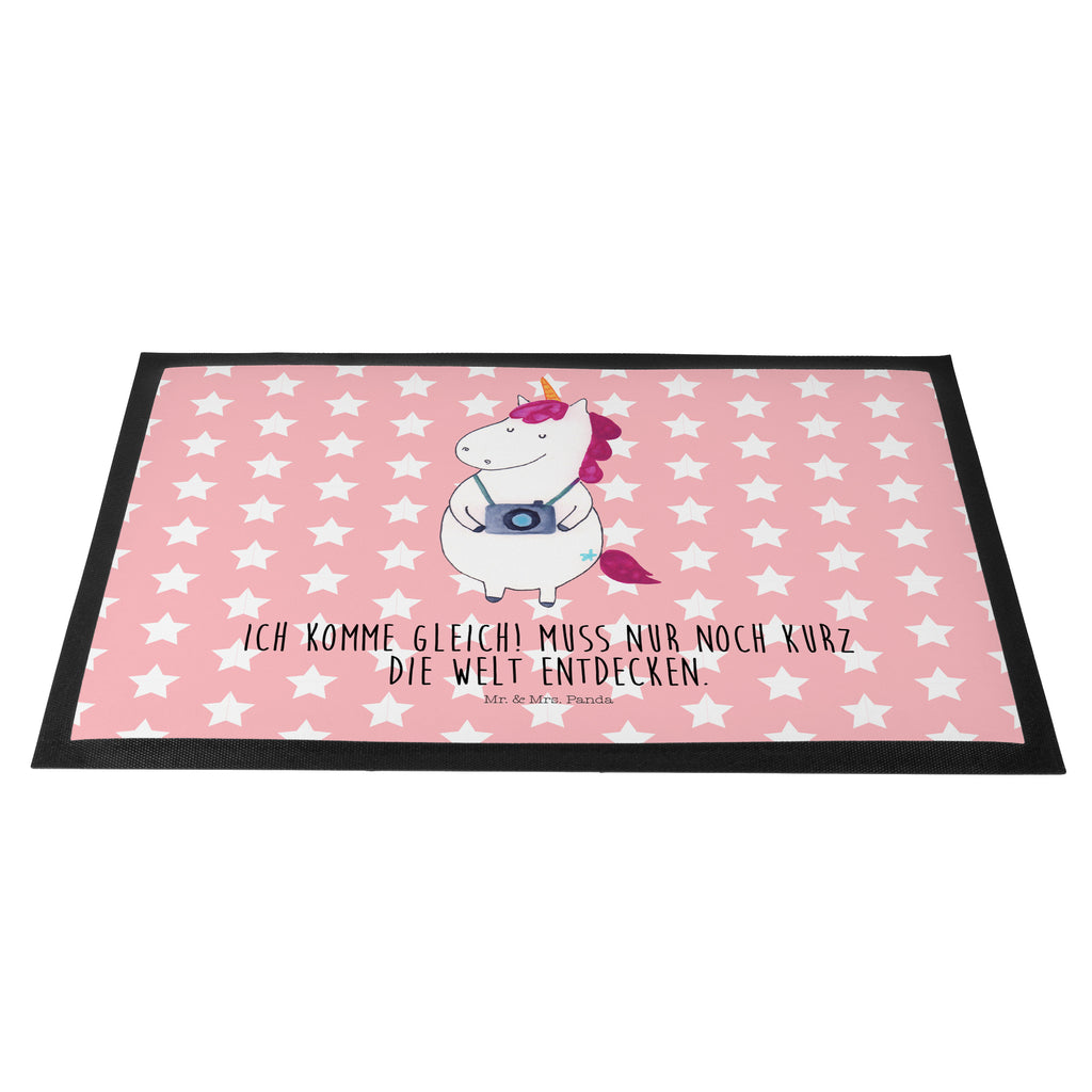 Fußmatte Einhorn Fotograf Einhorn, Einhörner, Unicorn, Fotograf, Fotografie, Kamera, Reisen, Weltreise, Weltenbummler, Urlaub, Tourist, Kurztrip, Reise, Städtereise Türvorleger, Schmutzmatte, Fußabtreter, Matte, Schmutzfänger, Fußabstreifer, Schmutzfangmatte, Türmatte, Motivfußmatte,  Haustürmatte, Vorleger  Einhorn, Einhörner, Einhorn Deko, Pegasus, Unicorn