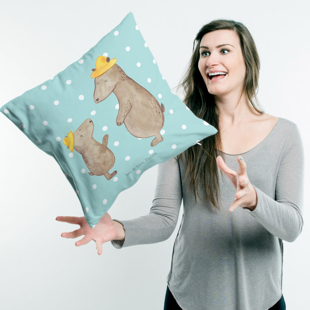 40x40 Kissen Bären mit Hut Kissenhülle, Kopfkissen, Sofakissen, Dekokissen, Motivkissen, Familie, Vatertag, Muttertag, Bruder, Schwester, Mama, Papa, Oma, Opa, Bär, Bären, Vater, Papi, Paps, Dad, Daddy, Lieblingsmensch, Sohn, Söhne, Kind, Kinder, Vater-Sohn, Family, Vorbild
