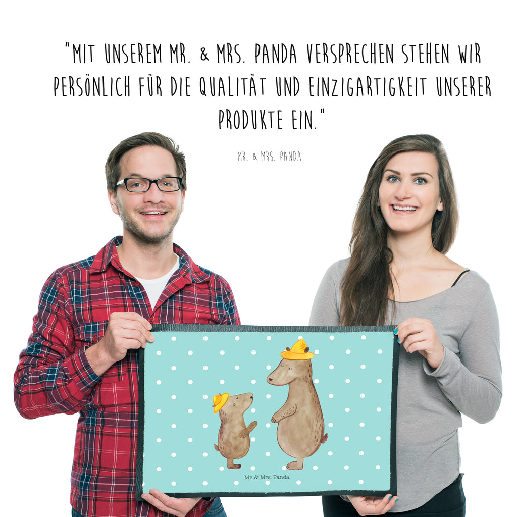 Fußmatte Bären mit Hut Bär, Bären, Vater, Papa, Vatertag, Papi, Paps, Dad, Daddy, Lieblingsmensch, Sohn, Söhne, Kind, Kinder, Vater-Sohn, Familie, Family, Vorbild Türvorleger, Schmutzmatte, Fußabtreter, Matte, Schmutzfänger, Fußabstreifer, Schmutzfangmatte, Türmatte, Motivfußmatte,  Haustürmatte, Vorleger  Familie, Vatertag, Muttertag, Bruder, Schwester, Mama, Papa, Oma, Opa