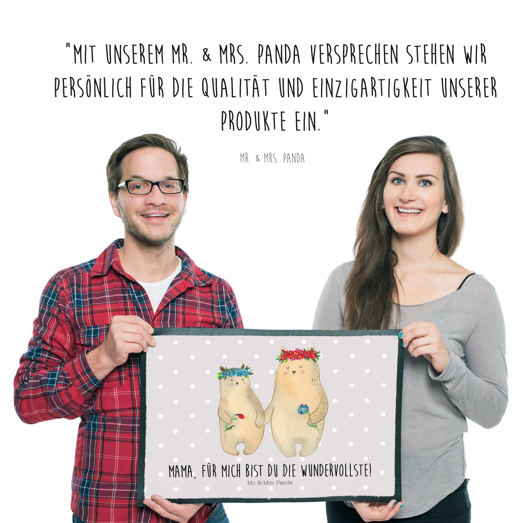 Fußmatte Bären mit Blumenkranz Bär, Bären, Mama, Mutter, Mutti, Mami, Lieblingsmensch, Lieblingsmama, beste Mutter, weltbeste Mama, Geschenk Mama. Muttertag, Tochter, Kind, Kinder, Töchter, Familie, Family, Vorbild Türvorleger, Schmutzmatte, Fußabtreter, Matte, Schmutzfänger, Fußabstreifer, Schmutzfangmatte, Türmatte, Motivfußmatte,  Haustürmatte, Vorleger  Familie, Vatertag, Muttertag, Bruder, Schwester, Mama, Papa, Oma, Opa