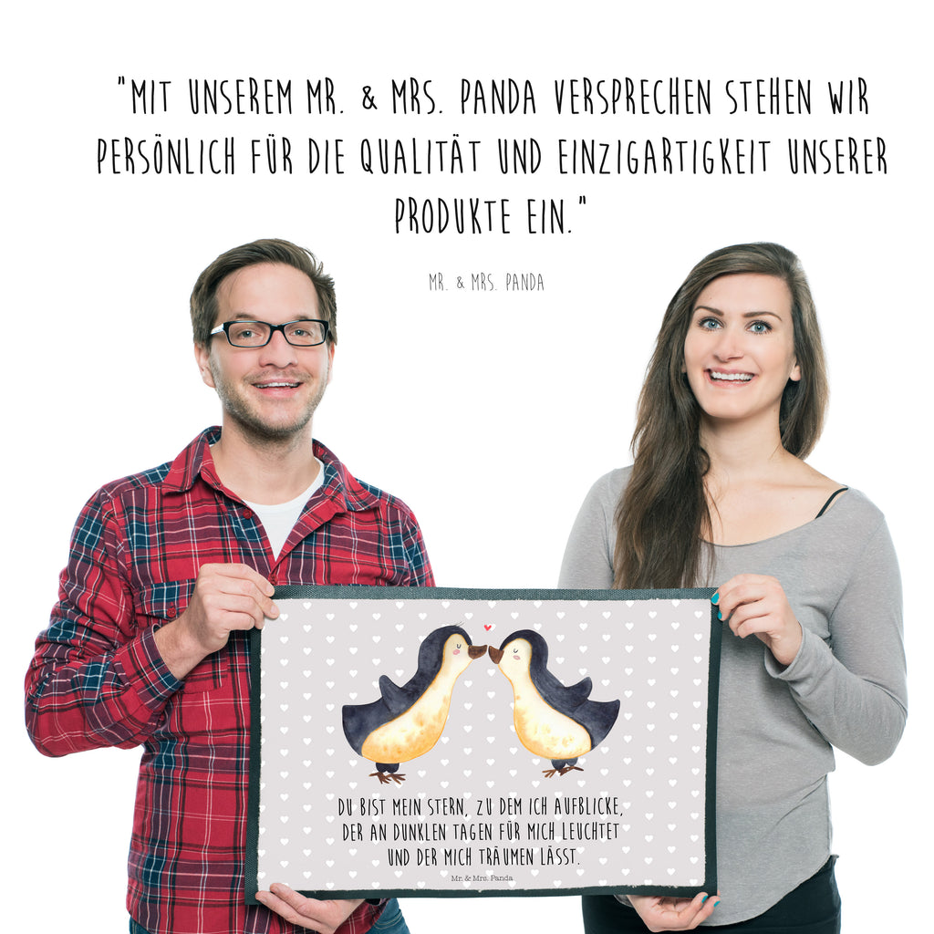 Fußmatte Pinguin Liebe Pinguin, Pinguine, Pinguin Paar, Pinguinpaar, Pinguin Liebe, Liebe, Paar, Pärchen. Liebespaar, Liebesbeweis, Liebesspruch, Verlobung, Hochzeitstag, Jahrestag, Geschenk Freund, Geschenk Freundin, Verlobte, Verlobter, Love, Geschenk Hochzeitstag, Geschenkidee, Hochzeit, Gastgeschenk Türvorleger, Schmutzmatte, Fußabtreter, Matte, Schmutzfänger, Fußabstreifer, Schmutzfangmatte, Türmatte, Motivfußmatte,  Haustürmatte, Vorleger  Liebe,  Partner, Freund, Freundin, Ehemann, Ehefrau, Heiraten, Verlobung, Heiratsantrag, Liebesgeschenk, Jahrestag, Hocheitstag