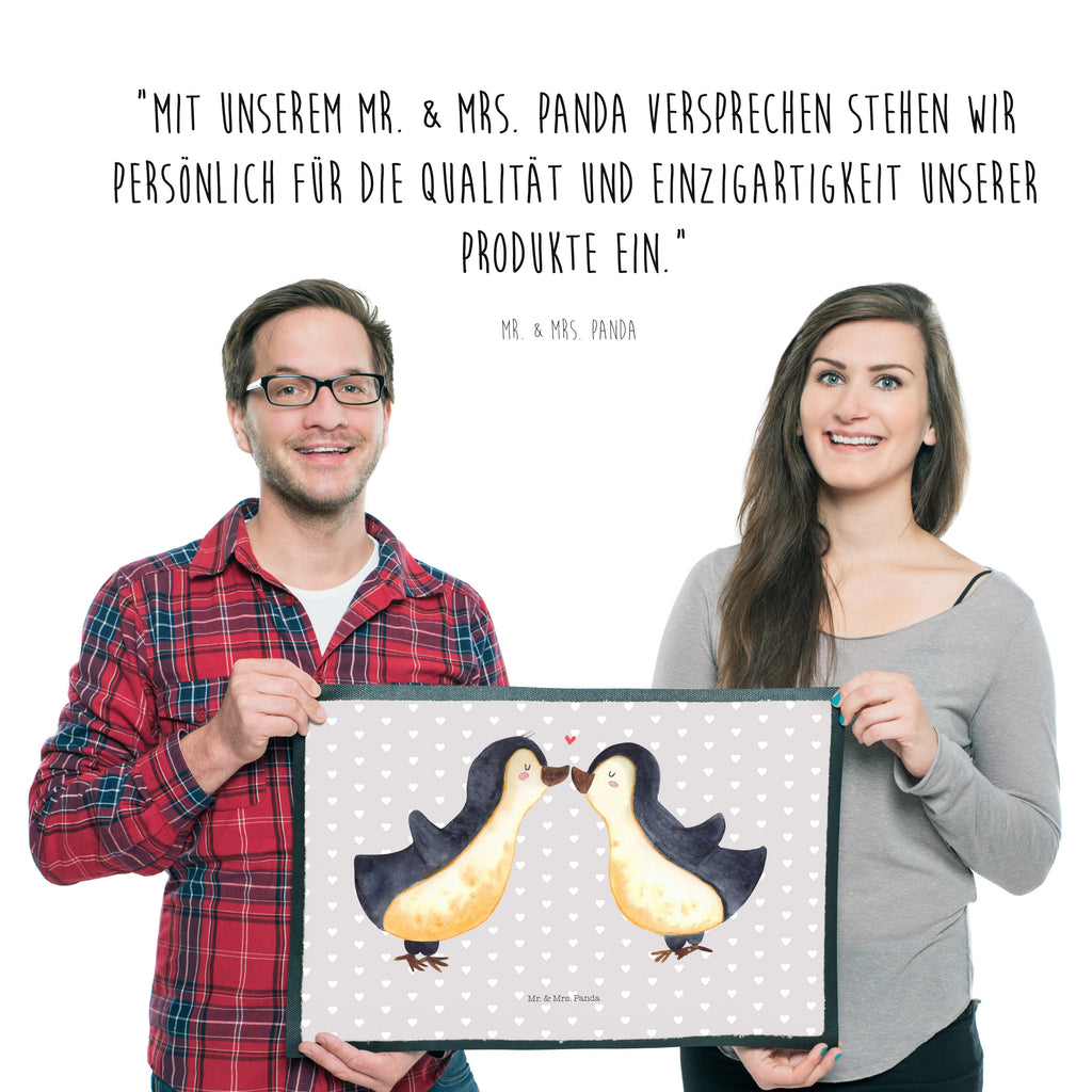 Fußmatte Pinguin Liebe Pinguin, Pinguine, Pinguin Paar, Pinguinpaar, Pinguin Liebe, Liebe, Paar, Pärchen. Liebespaar, Liebesbeweis, Liebesspruch, Verlobung, Hochzeitstag, Jahrestag, Geschenk Freund, Geschenk Freundin, Verlobte, Verlobter, Love, Geschenk Hochzeitstag, Geschenkidee, Hochzeit, Gastgeschenk Türvorleger, Schmutzmatte, Fußabtreter, Matte, Schmutzfänger, Fußabstreifer, Schmutzfangmatte, Türmatte, Motivfußmatte,  Haustürmatte, Vorleger  Liebe,  Partner, Freund, Freundin, Ehemann, Ehefrau, Heiraten, Verlobung, Heiratsantrag, Liebesgeschenk, Jahrestag, Hocheitstag