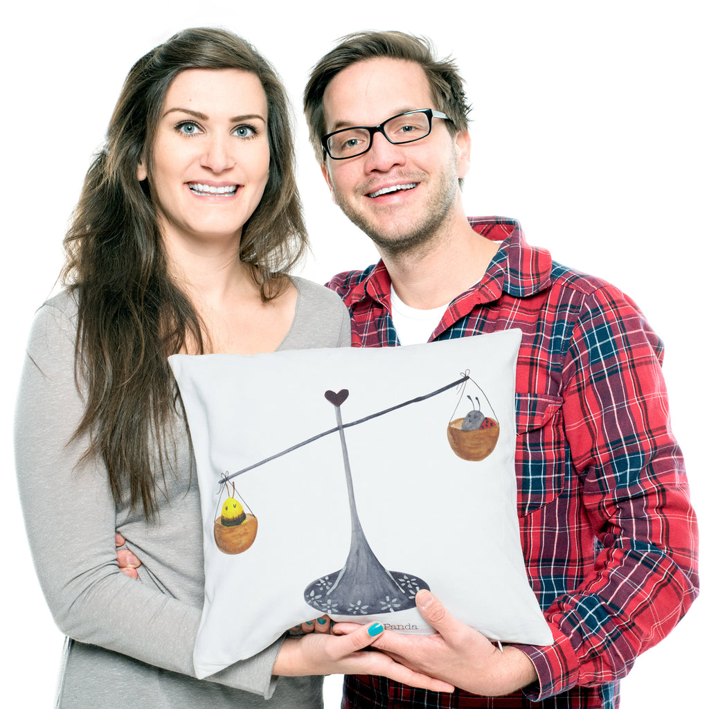 40x40 Kissen Sternzeichen Waage Kissenhülle, Kopfkissen, Sofakissen, Dekokissen, Motivkissen, Tierkreiszeichen, Sternzeichen, Horoskop, Astrologie, Aszendent, Waage, Waage Geschenk, Waage Sternzeichen, Geschenk Oktober, Geschenk September, Geburtstag Oktober, Geburtstag September, Gleichgewicht, Marienkäfer, Hummel, Biene