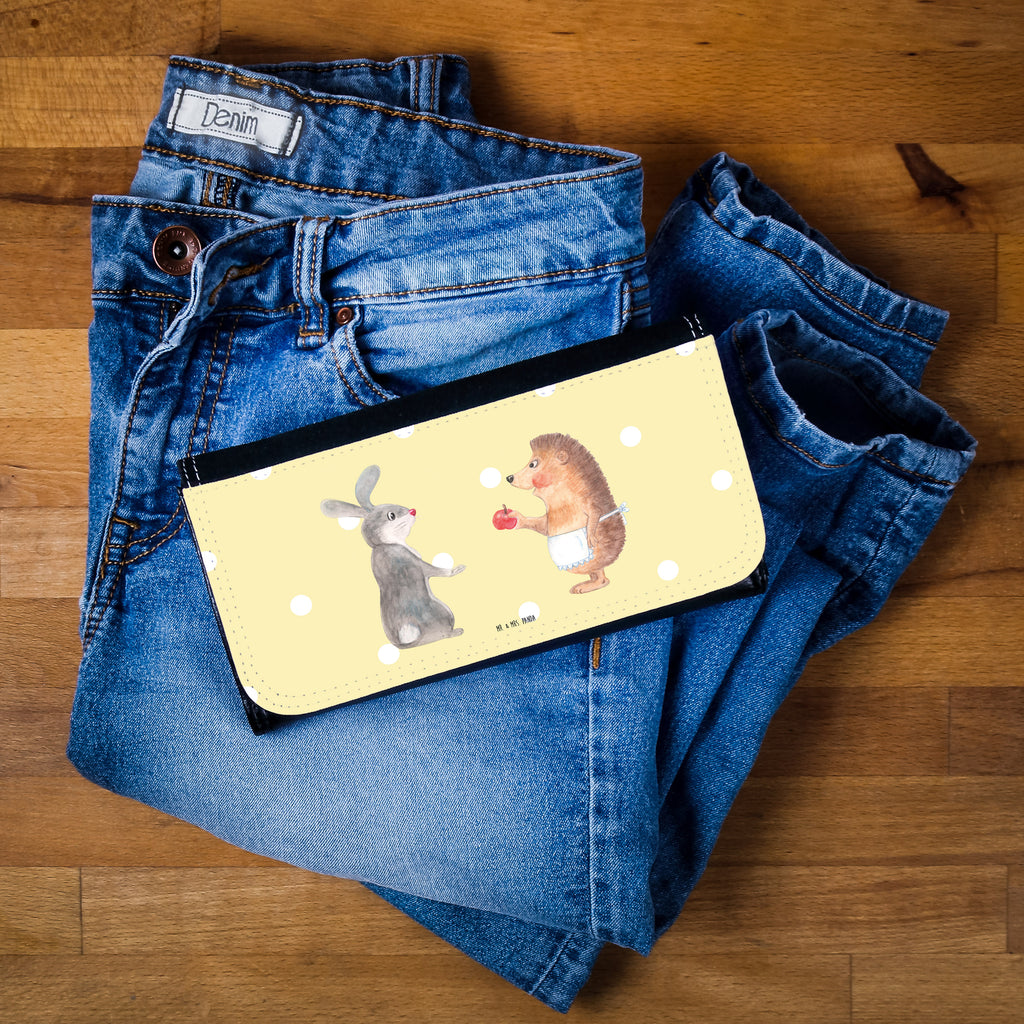 Damen Portemonnaie Liebe ist nie ohne Schmerz Portemonnaie, Portemonee, Geldbörse, Damen, Groß, XXL, Geldbeutel, Portemonnaies, Tiermotive, Gute Laune, lustige Sprüche, Tiere, Igel und Hase, Igel, Hase, Liebe Spruch, Liebeskummer Geschenk, Herzschmerz, Trösten, Trennungsschmerz, Spruch romantisch