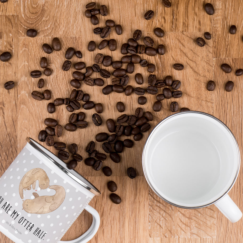 Camping Emaille Tasse Otter Herz Campingtasse, Trinkbecher, Metalltasse, Outdoor Tasse, Emaille Trinkbecher, Blechtasse Outdoor, Emaille Campingbecher, Edelstahl Trinkbecher, Metalltasse für Camping, Kaffee Blechtasse, Camping Tasse Metall, Otter, Fischotter, Seeotter, Liebe, Herz, Liebesbeweis, Liebesgeschenk, Bessere Hälfte, Love you, Jahrestag, Hochzeitstag, Verlobung, gemeinsames Leben