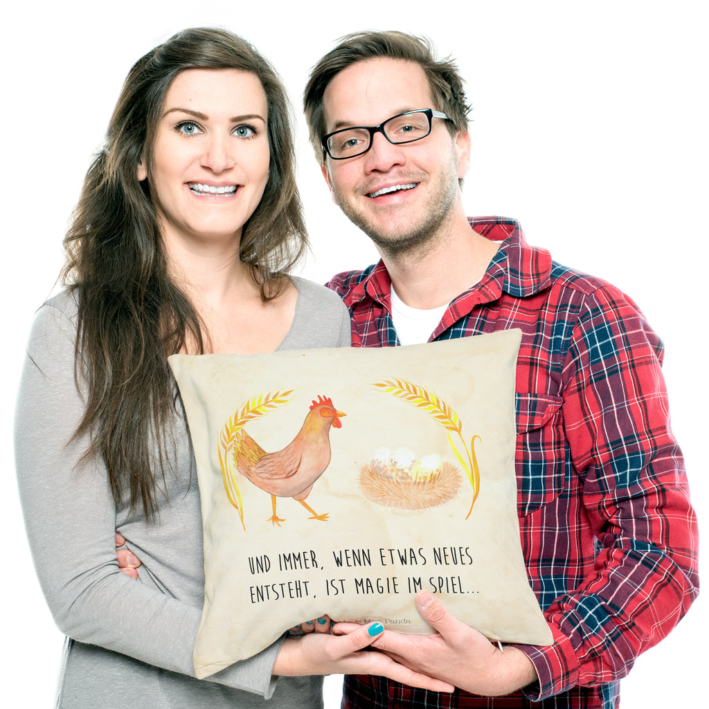 40x40 Kissen Huhn stolz Kissenhülle, Kopfkissen, Sofakissen, Dekokissen, Motivkissen, Bauernhof, Hoftiere, Landwirt, Landwirtin, Hahn, Henne, Hühner, Eier, Hof, Landleben, Motivation, Geburt, Magie, Spruch, Schwangerschaft