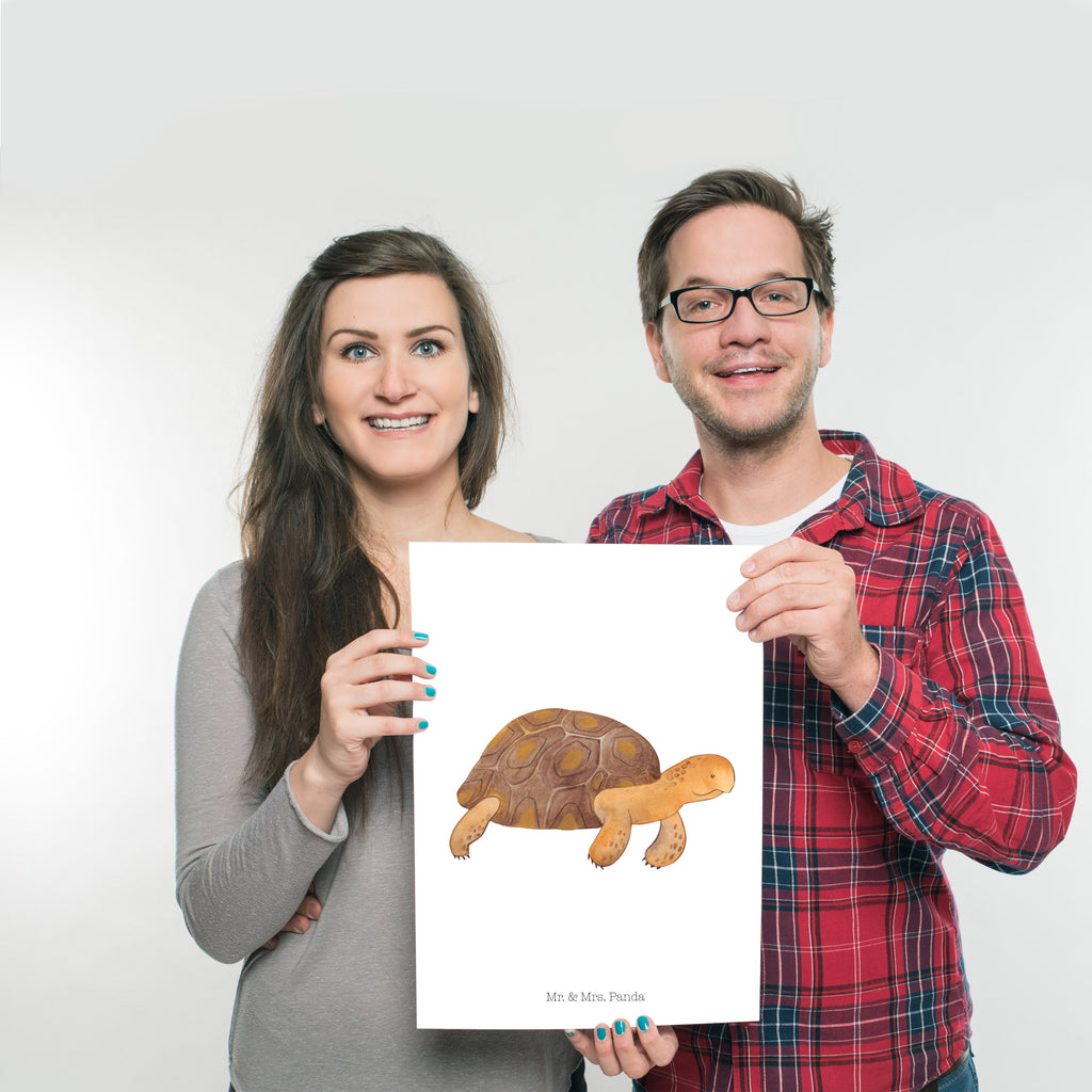 Poster Schildkröte marschiert Poster, Wandposter, Bild, Wanddeko, Küchenposter, Kinderposter, Wanddeko Bild, Raumdekoration, Wanddekoration, Handgemaltes Poster, Mr. & Mrs. Panda Poster, Designposter, Kunstdruck, Posterdruck, Meerestiere, Meer, Urlaub, Schildkröte, Schildkröten, get lost, Abenteuer, Reiselust, Inspiration, Neustart, Motivation, Lieblingsmensch