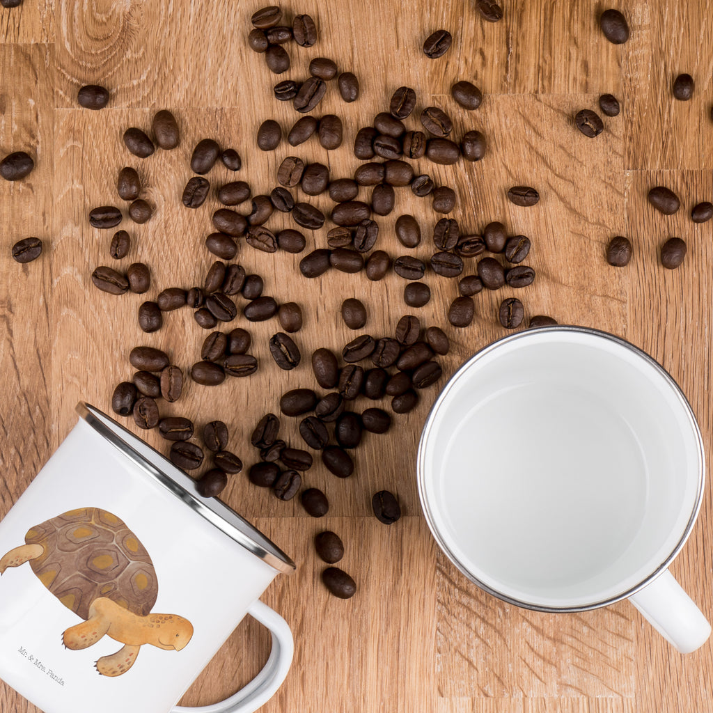 Camping Emaille Tasse Schildkröte marschiert Campingtasse, Trinkbecher, Metalltasse, Outdoor Tasse, Emaille Trinkbecher, Blechtasse Outdoor, Emaille Campingbecher, Edelstahl Trinkbecher, Metalltasse für Camping, Kaffee Blechtasse, Camping Tasse Metall, Meerestiere, Meer, Urlaub, Schildkröte, Schildkröten, get lost, Abenteuer, Reiselust, Inspiration, Neustart, Motivation, Lieblingsmensch