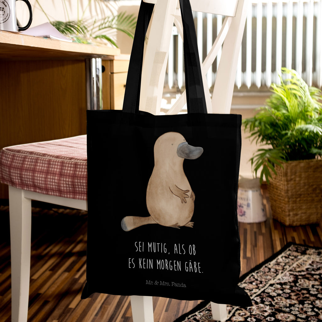 Tragetasche Schnabeltier mutig Beuteltasche, Beutel, Einkaufstasche, Jutebeutel, Stoffbeutel, Meerestiere, Meer, Urlaub, Schnabeltier, Mut, mutig, Lebensweisheit, Schnabeltiere, Motivation, Training, Büro, Arbeit, Neuanfang, Neustart, Weltreise, Raodtrip