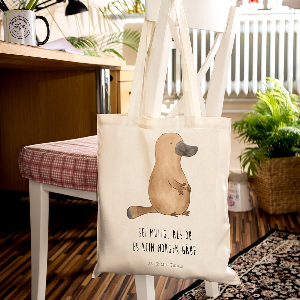 Tragetasche Schnabeltier mutig Beuteltasche, Beutel, Einkaufstasche, Jutebeutel, Stoffbeutel, Meerestiere, Meer, Urlaub, Schnabeltier, Mut, mutig, Lebensweisheit, Schnabeltiere, Motivation, Training, Büro, Arbeit, Neuanfang, Neustart, Weltreise, Raodtrip