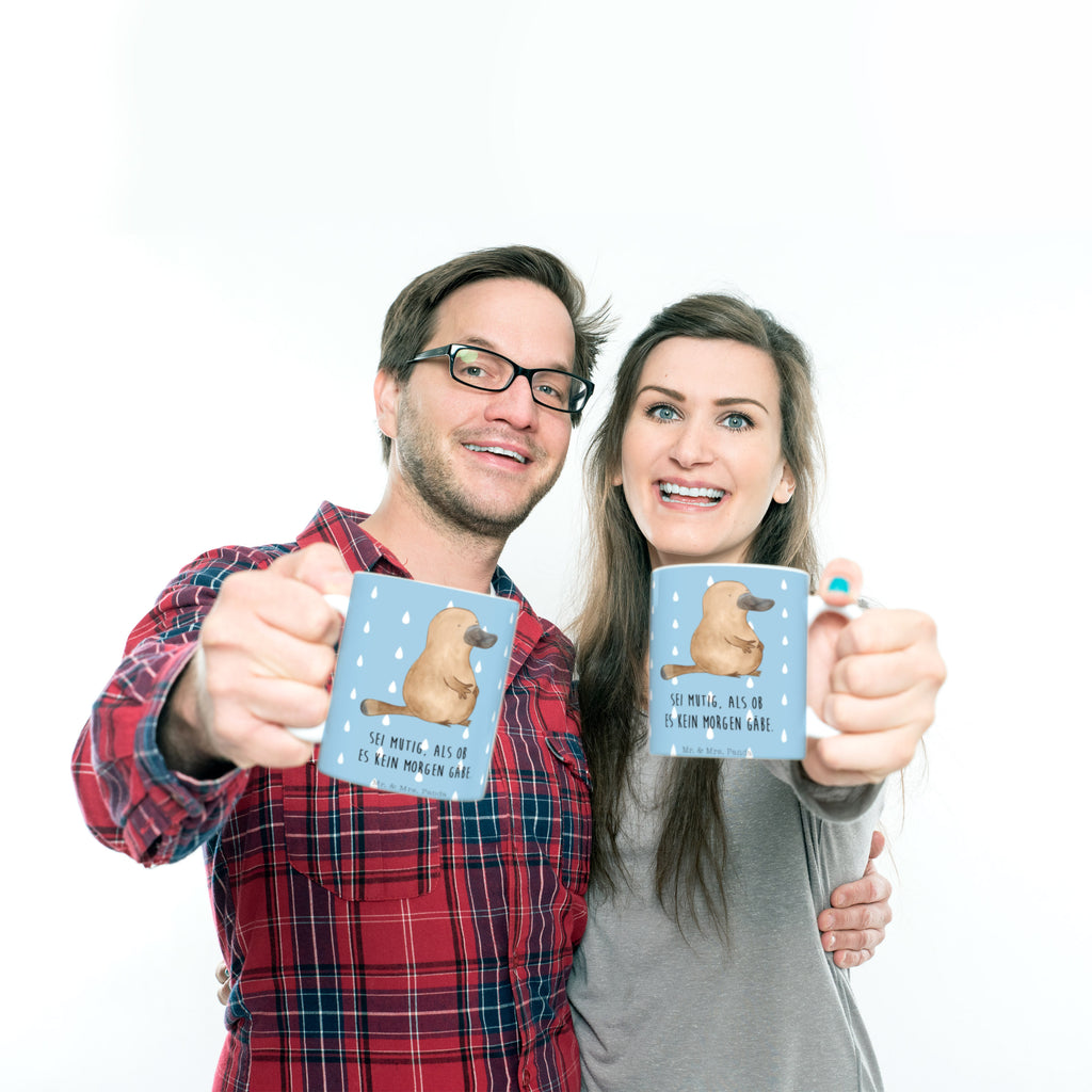 Tasse Schnabeltier mutig Schnabeltier, Mut, mutig, Lebensweisheit, Schnabeltiere, Motivation, Training, Büro, Arbeit, Neuanfang, Neustart, Weltreise, Raodtrip	 Becher, Kaffeetasse, Kaffeebecher, Tee, Frühstück, Büro  Meerestiere, Meer, Urlaub