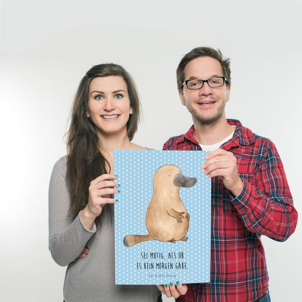 Poster Schnabeltier mutig Poster, Wandposter, Bild, Wanddeko, Küchenposter, Kinderposter, Wanddeko Bild, Raumdekoration, Wanddekoration, Handgemaltes Poster, Mr. & Mrs. Panda Poster, Designposter, Kunstdruck, Posterdruck, Meerestiere, Meer, Urlaub, Schnabeltier, Mut, mutig, Lebensweisheit, Schnabeltiere, Motivation, Training, Büro, Arbeit, Neuanfang, Neustart, Weltreise, Raodtrip