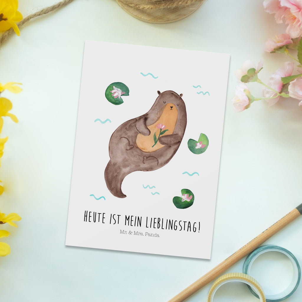 Postkarte Otter mit Seerose Geschenkkarte, Grußkarte, Karte, Einladung, Ansichtskarte, Geburtstagskarte, Einladungskarte, Otter, Fischotter, Seeotter, Otter Seeotter See Otter