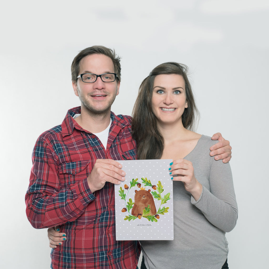 Poster Bär König Poster, Wandposter, Bild, Wanddeko, Küchenposter, Kinderposter, Wanddeko Bild, Raumdekoration, Wanddekoration, Handgemaltes Poster, Mr. & Mrs. Panda Poster, Designposter, Kunstdruck, Posterdruck, Bär, Teddy, Teddybär, Papa, Papa Bär, bester Vater, bester Papa, weltbester Papa, Vatertag, Vater, Dad, Daddy, Papi