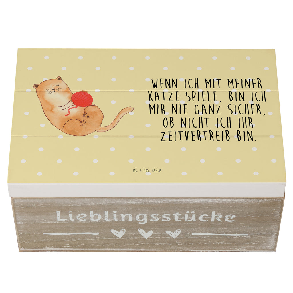 Holzkiste Katzen Wollknäul Holzkiste, Kiste, Schatzkiste, Truhe, Schatulle, XXL, Erinnerungsbox, Erinnerungskiste, Dekokiste, Aufbewahrungsbox, Katze, Katzenmotiv, Katzenfan, Katzendeko, Katzenfreund, Katzenliebhaber, Katzenprodukte, Katzenartikel, Katzenaccessoires, Katzensouvenirs, Katzenliebhaberprodukte, Katzenmotive, Katzen, Kater, Mietze, Cat, Cats, Katzenhalter, Katzenbesitzerin, Haustier, Wollknäuel, Wolle, Spielen, Spiel, verspielt