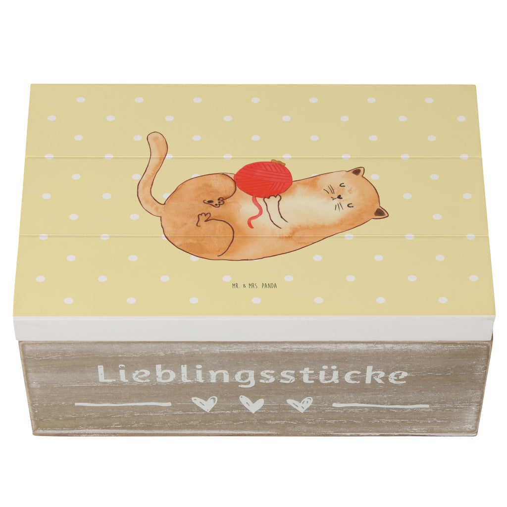 Holzkiste Katzen Wollknäul Holzkiste, Kiste, Schatzkiste, Truhe, Schatulle, XXL, Erinnerungsbox, Erinnerungskiste, Dekokiste, Aufbewahrungsbox, Katze, Katzenmotiv, Katzenfan, Katzendeko, Katzenfreund, Katzenliebhaber, Katzenprodukte, Katzenartikel, Katzenaccessoires, Katzensouvenirs, Katzenliebhaberprodukte, Katzenmotive, Katzen, Kater, Mietze, Cat, Cats, Katzenhalter, Katzenbesitzerin, Haustier, Wollknäuel, Wolle, Spielen, Spiel, verspielt