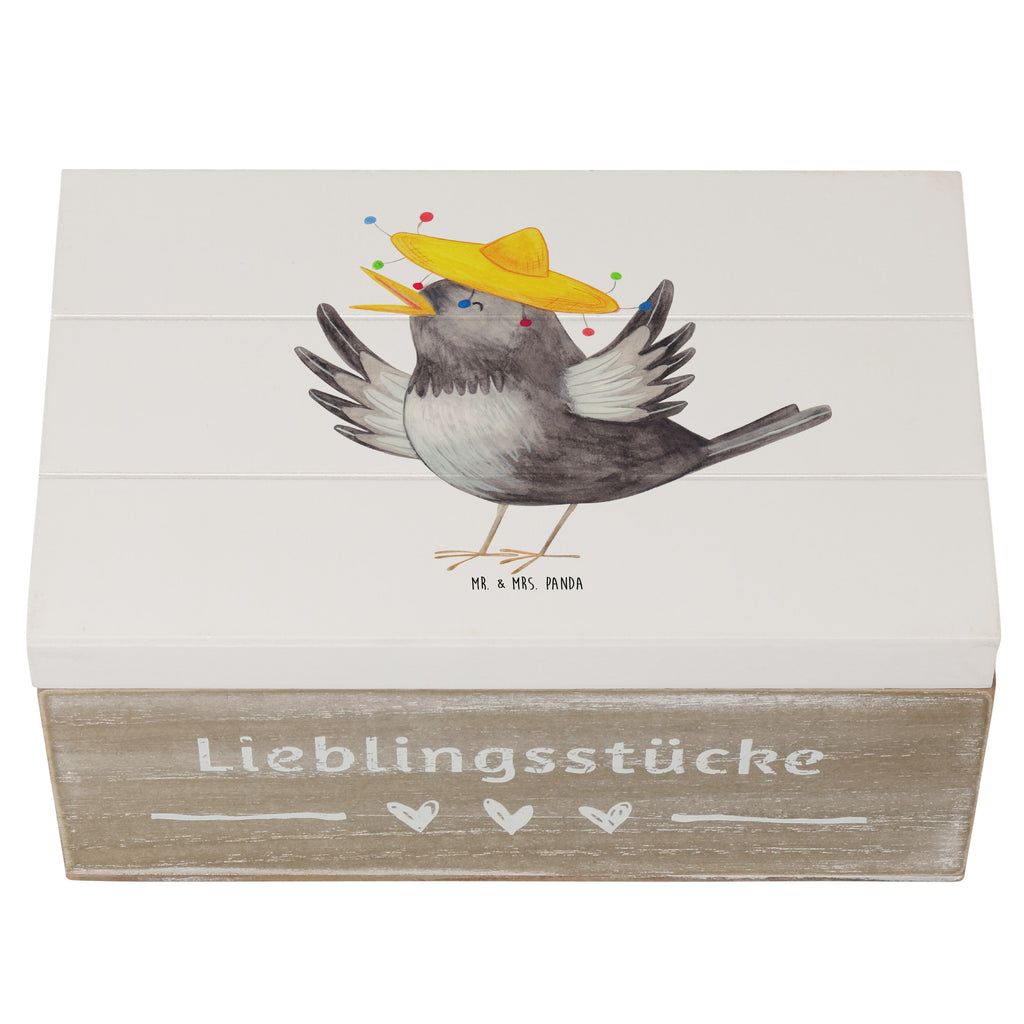 Holzkiste Rabe mit Sombrero Holzkiste, Kiste, Schatzkiste, Truhe, Schatulle, XXL, Erinnerungsbox, Erinnerungskiste, Dekokiste, Aufbewahrungsbox, Tiermotive, Gute Laune, lustige Sprüche, Tiere, Rabe, Vogel, Vögel, Spruch positiv, fröhlich sein, glücklich sein, Glück Spruch, froh, Elster, Motivation