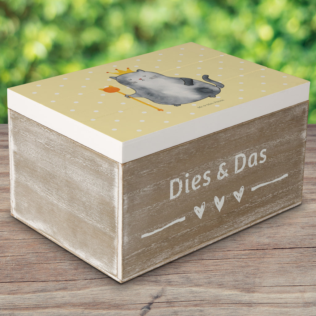 Holzkiste Katzen Koenig Holzkiste, Kiste, Schatzkiste, Truhe, Schatulle, XXL, Erinnerungsbox, Erinnerungskiste, Dekokiste, Aufbewahrungsbox, Katze, Katzenmotiv, Katzenfan, Katzendeko, Katzenfreund, Katzenliebhaber, Katzenprodukte, Katzenartikel, Katzenaccessoires, Katzensouvenirs, Katzenliebhaberprodukte, Katzenmotive, Katzen, Kater, Mietze, Cat, Cats, Katzenhalter, Katzenbesitzerin, Haustier, König, Königin, Queen, Familie, Mietzhaus, Wohnung, erste eigenen Wohnung, Umzug, Einzug