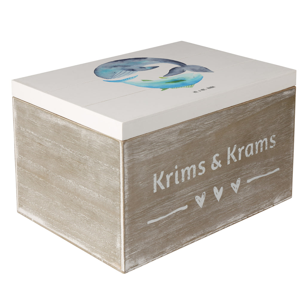 Holzkiste Walfisch & Thunfisch Holzkiste, Kiste, Schatzkiste, Truhe, Schatulle, XXL, Erinnerungsbox, Erinnerungskiste, Dekokiste, Aufbewahrungsbox, Tiermotive, Gute Laune, lustige Sprüche, Tiere, Wal, Wahl, Tunfisch, Wortwitz lustig, Spruch lustig, Flachwitz, Witz, Spruch des Tages, Flachwitz Geschenk