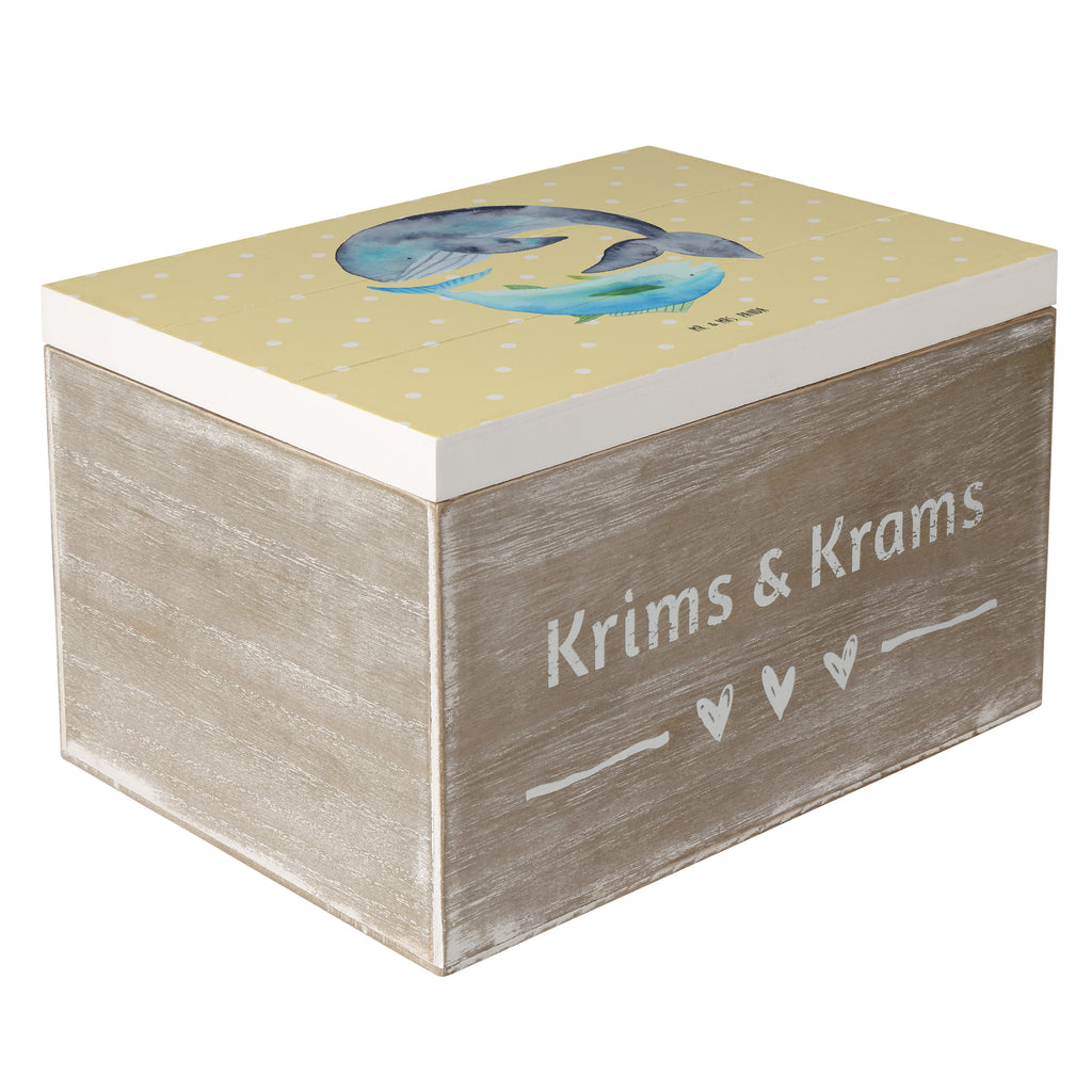 Holzkiste Walfisch & Thunfisch Holzkiste, Kiste, Schatzkiste, Truhe, Schatulle, XXL, Erinnerungsbox, Erinnerungskiste, Dekokiste, Aufbewahrungsbox, Tiermotive, Gute Laune, lustige Sprüche, Tiere, Wal, Wahl, Tunfisch, Wortwitz lustig, Spruch lustig, Flachwitz, Witz, Spruch des Tages, Flachwitz Geschenk