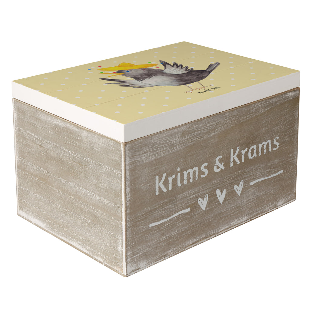 Holzkiste Rabe mit Sombrero Holzkiste, Kiste, Schatzkiste, Truhe, Schatulle, XXL, Erinnerungsbox, Erinnerungskiste, Dekokiste, Aufbewahrungsbox, Tiermotive, Gute Laune, lustige Sprüche, Tiere, Rabe, Vogel, Vögel, Spruch positiv, fröhlich sein, glücklich sein, Glück Spruch, froh, Elster, Motivation