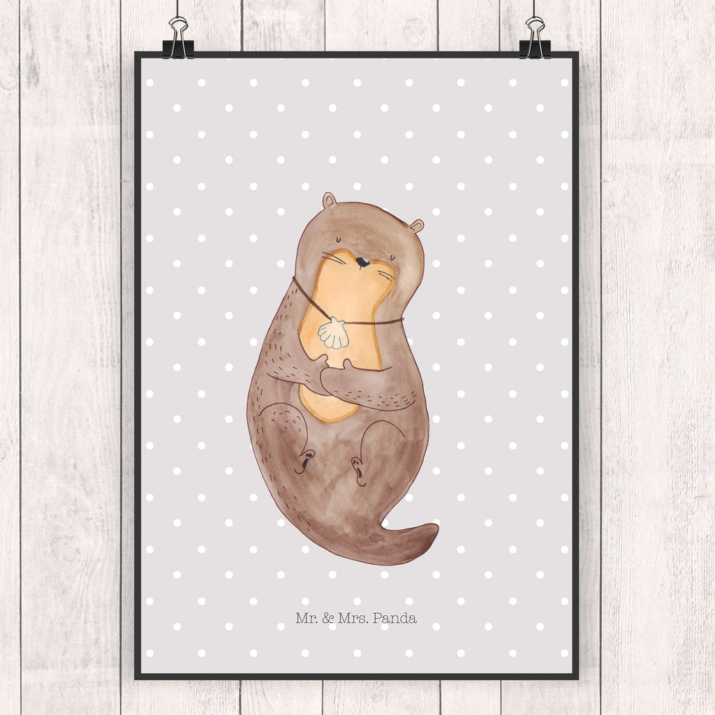 Poster Otter mit Muschelmedaillon Poster, Wandposter, Bild, Wanddeko, Küchenposter, Kinderposter, Wanddeko Bild, Raumdekoration, Wanddekoration, Handgemaltes Poster, Mr. & Mrs. Panda Poster, Designposter, Kunstdruck, Posterdruck, Otter, Fischotter, Seeotter, Otterliebe, grübeln, träumen, Motivation, Tagträumen, Büro