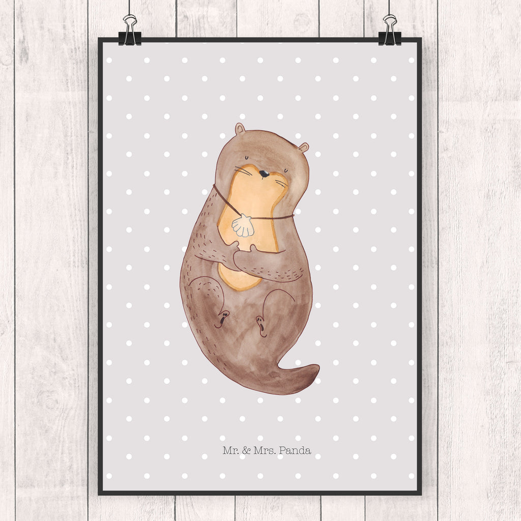 Poster Otter mit Muschelmedaillon Poster, Wandposter, Bild, Wanddeko, Küchenposter, Kinderposter, Wanddeko Bild, Raumdekoration, Wanddekoration, Handgemaltes Poster, Mr. & Mrs. Panda Poster, Designposter, Kunstdruck, Posterdruck, Otter, Fischotter, Seeotter, Otterliebe, grübeln, träumen, Motivation, Tagträumen, Büro