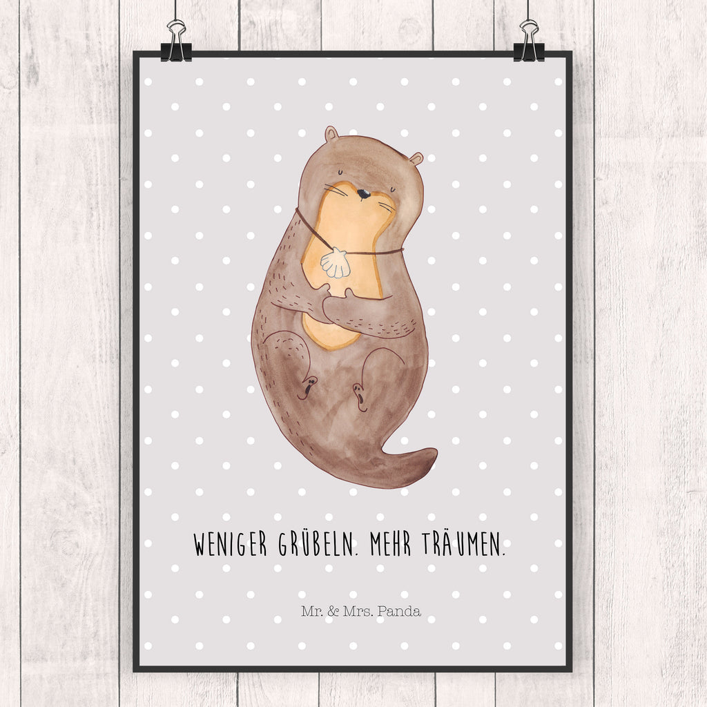Poster Otter mit Muschelmedaillon Poster, Wandposter, Bild, Wanddeko, Küchenposter, Kinderposter, Wanddeko Bild, Raumdekoration, Wanddekoration, Handgemaltes Poster, Mr. & Mrs. Panda Poster, Designposter, Kunstdruck, Posterdruck, Otter, Fischotter, Seeotter, Otterliebe, grübeln, träumen, Motivation, Tagträumen, Büro