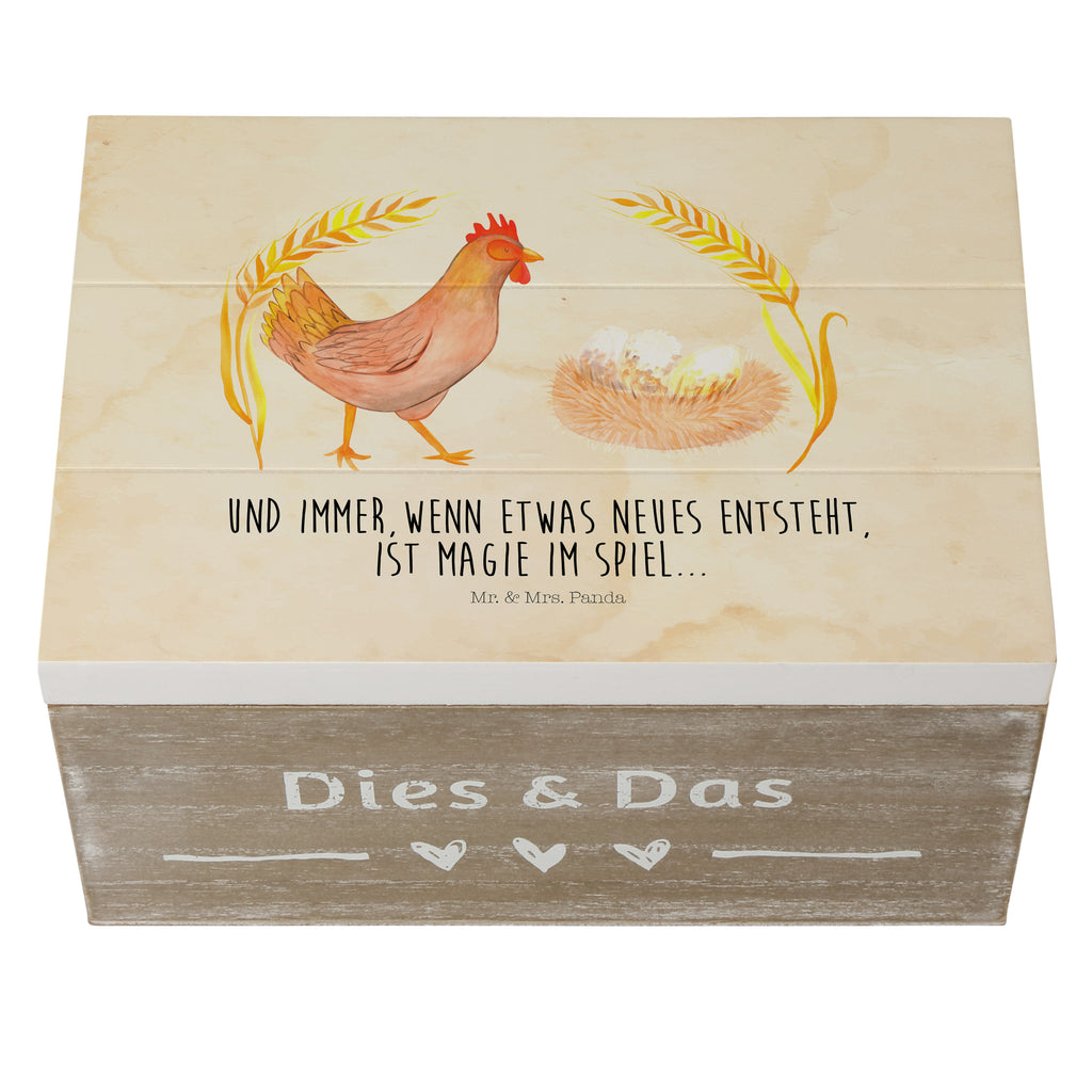 Holzkiste Huhn stolz Holzkiste, Kiste, Schatzkiste, Truhe, Schatulle, XXL, Erinnerungsbox, Erinnerungskiste, Dekokiste, Aufbewahrungsbox, Bauernhof, Hoftiere, Landwirt, Landwirtin, Hahn, Henne, Hühner, Eier, Hof, Landleben, Motivation, Geburt, Magie, Spruch, Schwangerschaft