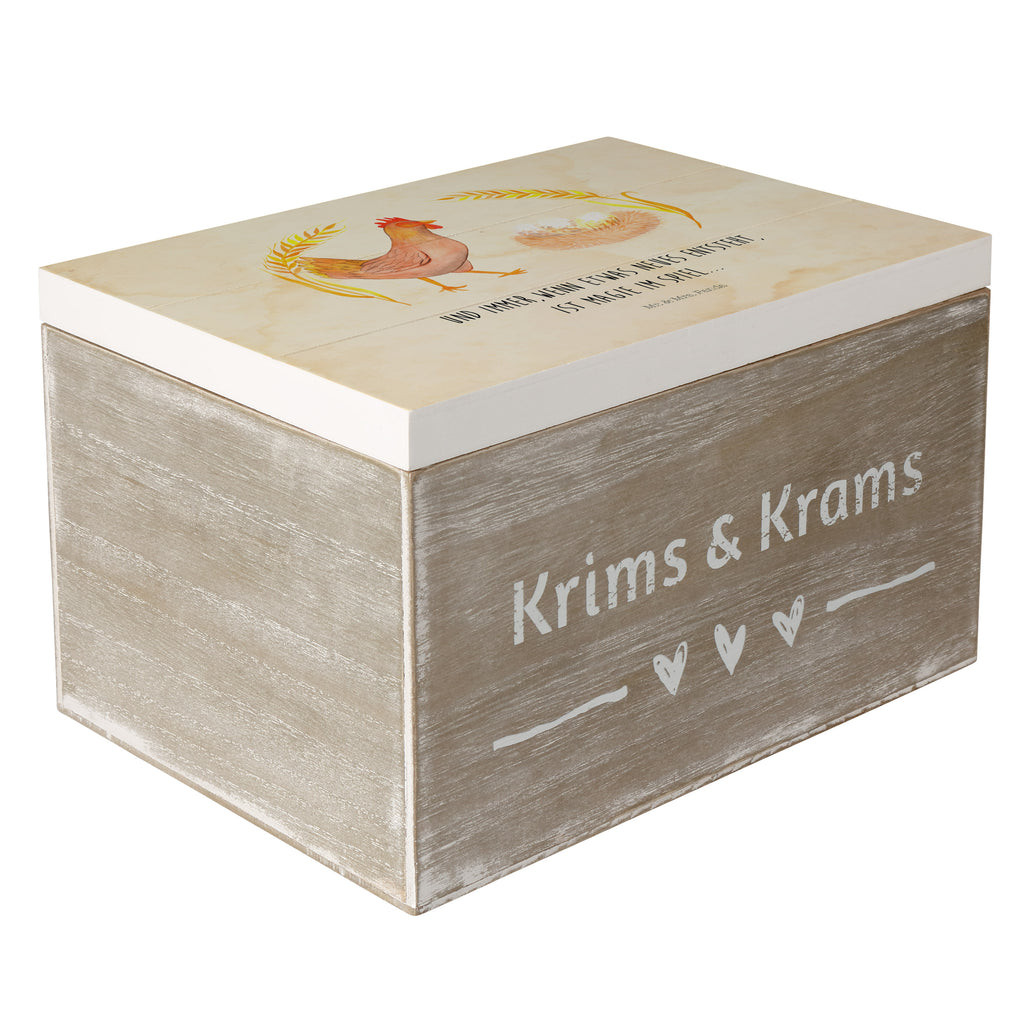 Holzkiste Huhn stolz Holzkiste, Kiste, Schatzkiste, Truhe, Schatulle, XXL, Erinnerungsbox, Erinnerungskiste, Dekokiste, Aufbewahrungsbox, Bauernhof, Hoftiere, Landwirt, Landwirtin, Hahn, Henne, Hühner, Eier, Hof, Landleben, Motivation, Geburt, Magie, Spruch, Schwangerschaft