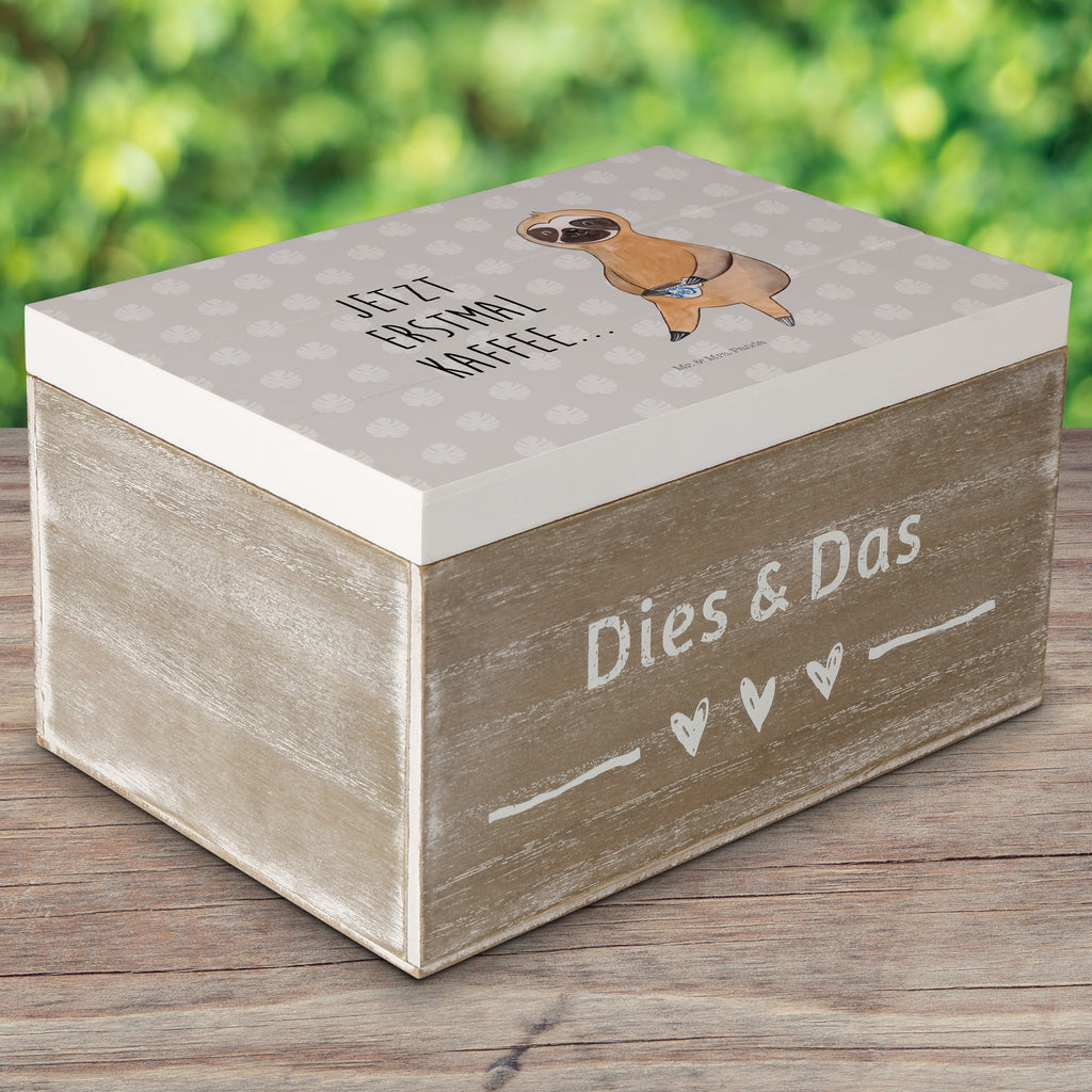 Holzkiste Faultier Kaffee Holzkiste, Kiste, Schatzkiste, Truhe, Schatulle, XXL, Erinnerungsbox, Erinnerungskiste, Dekokiste, Aufbewahrungsbox, Faultier, Faultier Geschenk, Faultier Deko, Faultiere, faul, Lieblingstier, Kaffee, erster Kaffee, Morgenmuffel, Frühaufsteher, Kaffeetasse, Genießer, Coffee, Kaffeegetränk