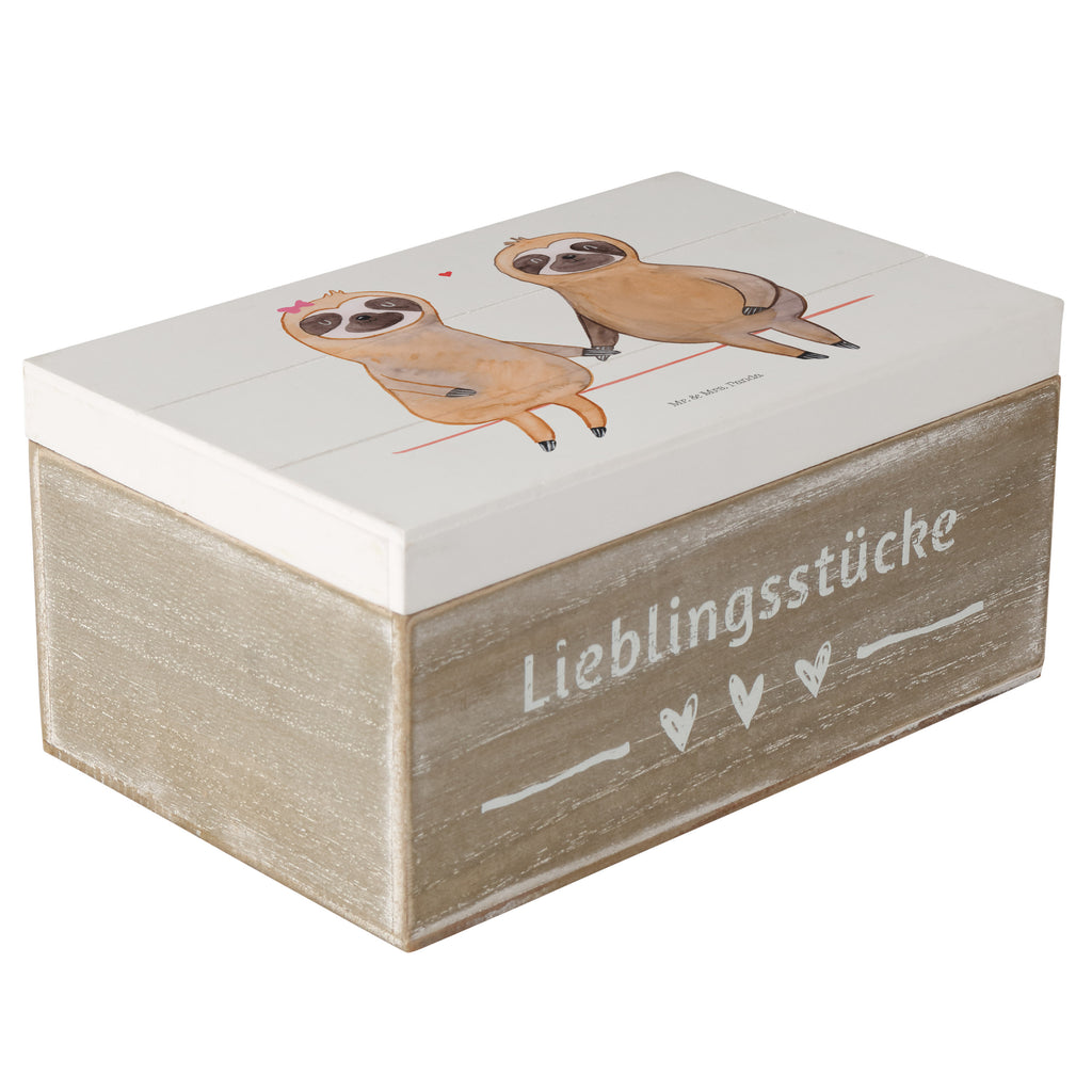 Holzkiste Faultier Pärchen Holzkiste, Kiste, Schatzkiste, Truhe, Schatulle, XXL, Erinnerungsbox, Erinnerungskiste, Dekokiste, Aufbewahrungsbox, Faultier, Faultier Geschenk, Faultier Deko, Faultiere, faul, Lieblingstier, Liebe, Liebespaar, Faultierliebe, Faultierpärchen, verliebt, verlobt, gemeinsam, relaxen, Pärchen, Beziehung, Langsamkeit