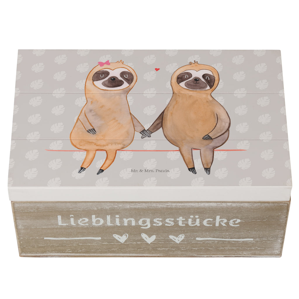 Holzkiste Faultier Pärchen Holzkiste, Kiste, Schatzkiste, Truhe, Schatulle, XXL, Erinnerungsbox, Erinnerungskiste, Dekokiste, Aufbewahrungsbox, Faultier, Faultier Geschenk, Faultier Deko, Faultiere, faul, Lieblingstier, Liebe, Liebespaar, Faultierliebe, Faultierpärchen, verliebt, verlobt, gemeinsam, relaxen, Pärchen, Beziehung, Langsamkeit