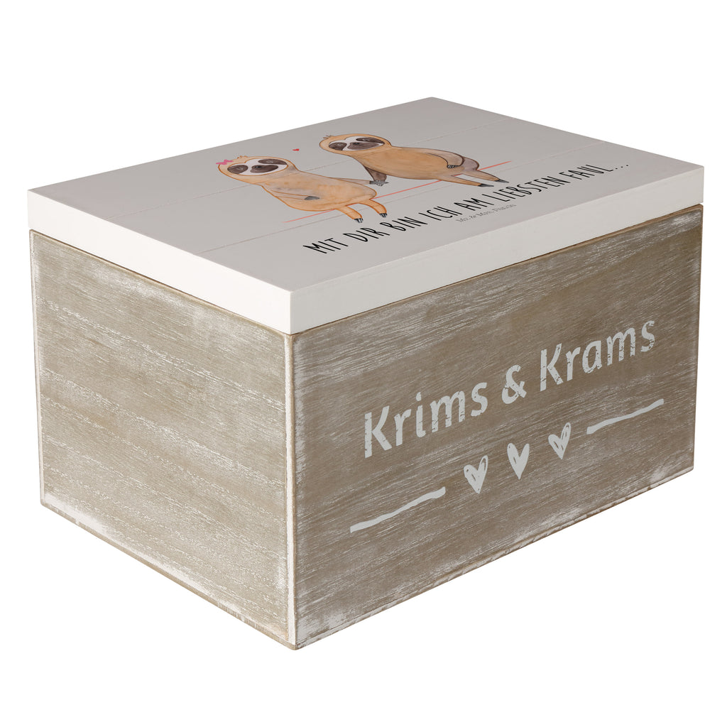 Holzkiste Faultier Pärchen Holzkiste, Kiste, Schatzkiste, Truhe, Schatulle, XXL, Erinnerungsbox, Erinnerungskiste, Dekokiste, Aufbewahrungsbox, Faultier, Faultier Geschenk, Faultier Deko, Faultiere, faul, Lieblingstier, Liebe, Liebespaar, Faultierliebe, Faultierpärchen, verliebt, verlobt, gemeinsam, relaxen, Pärchen, Beziehung, Langsamkeit