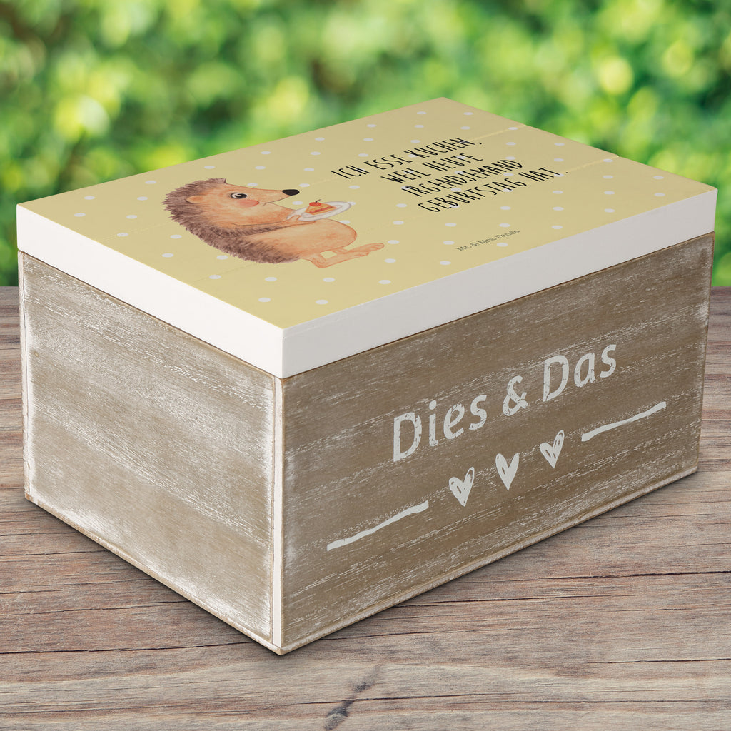 Holzkiste Igel mit Kuchenstück Holzkiste, Kiste, Schatzkiste, Truhe, Schatulle, XXL, Erinnerungsbox, Erinnerungskiste, Dekokiste, Aufbewahrungsbox, Tiermotive, Gute Laune, lustige Sprüche, Tiere, Igel, Essen Spruch, Kuchen, Backen Geschenk, Kuchen backen, Einladung Party, Geburtstagskuchen, Torte