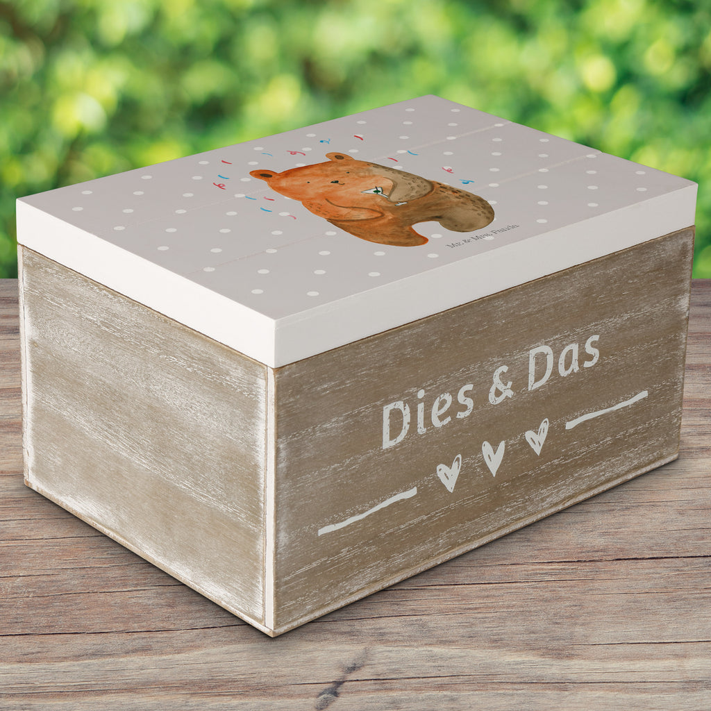 Holzkiste Bär Party Holzkiste, Kiste, Schatzkiste, Truhe, Schatulle, XXL, Erinnerungsbox, Erinnerungskiste, Dekokiste, Aufbewahrungsbox, Bär, Teddy, Teddybär, Geburtstag, Geburtstagsgeschenk, Geschenk, Party, Feiern, Abfeiern, Mitbringsel, Gute Laune, Lustig