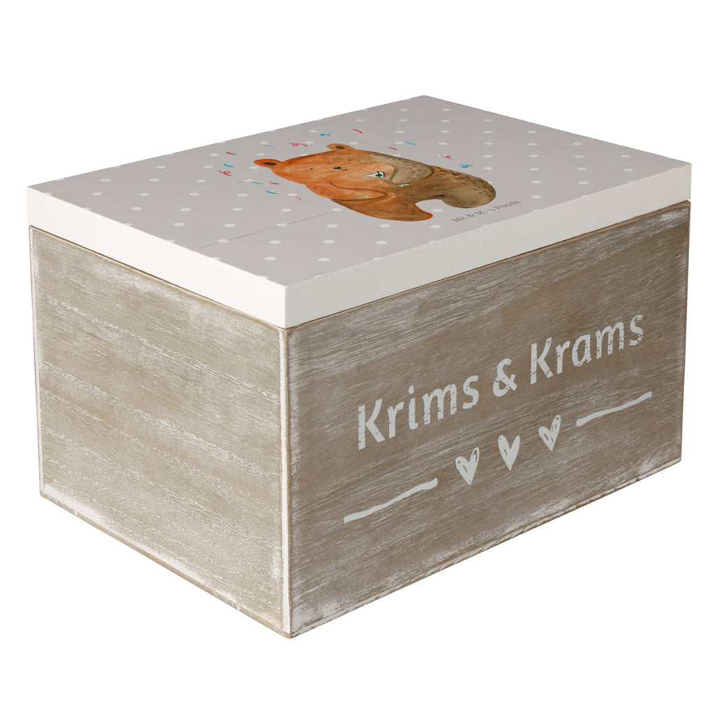 Holzkiste Bär Party Holzkiste, Kiste, Schatzkiste, Truhe, Schatulle, XXL, Erinnerungsbox, Erinnerungskiste, Dekokiste, Aufbewahrungsbox, Bär, Teddy, Teddybär, Geburtstag, Geburtstagsgeschenk, Geschenk, Party, Feiern, Abfeiern, Mitbringsel, Gute Laune, Lustig