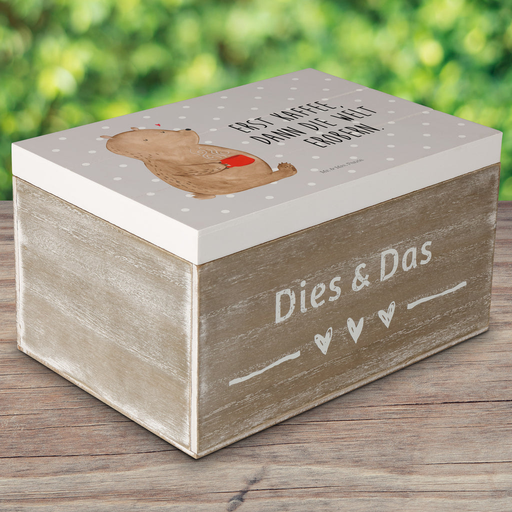 Holzkiste Bär Kaffee Holzkiste, Kiste, Schatzkiste, Truhe, Schatulle, XXL, Erinnerungsbox, Erinnerungskiste, Dekokiste, Aufbewahrungsbox, Bär, Teddy, Teddybär, Kaffee, Coffee, Bären, guten Morgen, Morgenroutine, Welt erobern, Welt retten, Motivation