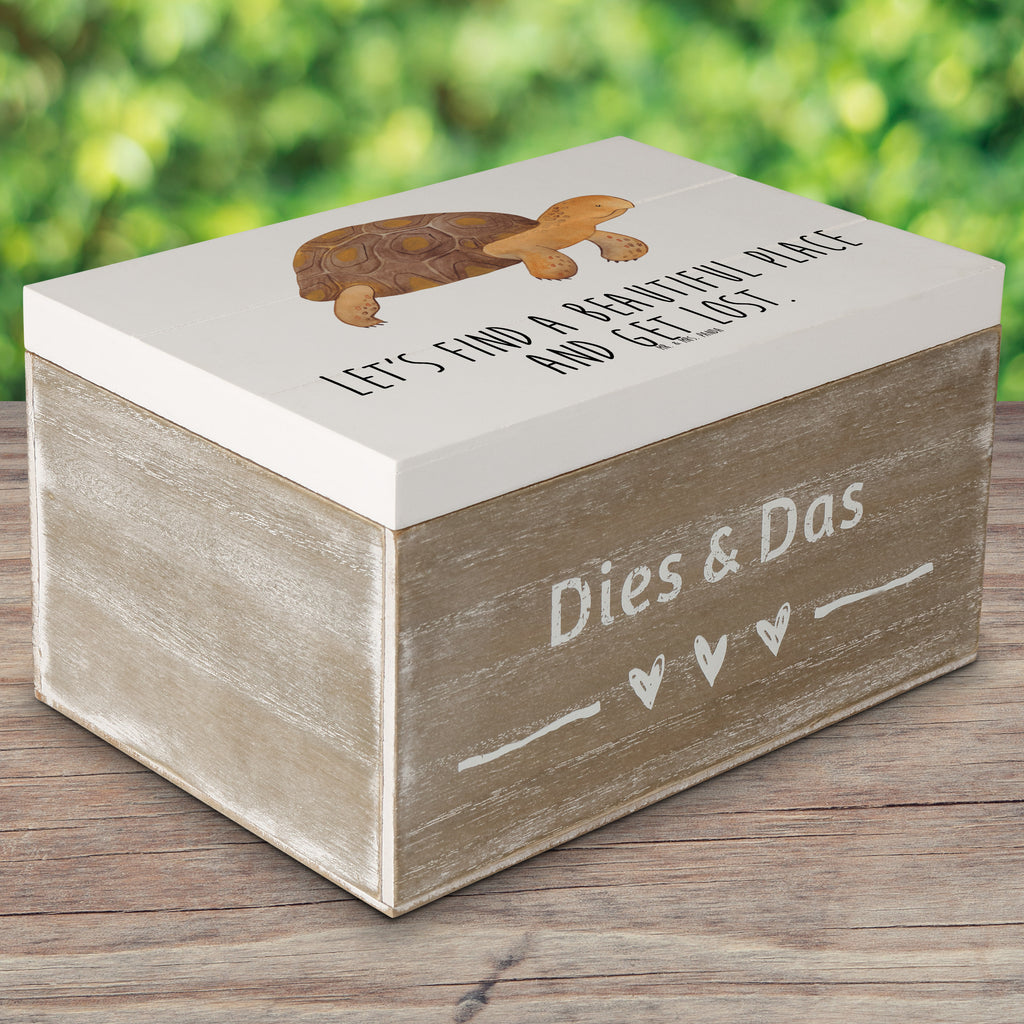Holzkiste Schildkröte marschiert Holzkiste, Kiste, Schatzkiste, Truhe, Schatulle, XXL, Erinnerungsbox, Erinnerungskiste, Dekokiste, Aufbewahrungsbox, Meerestiere, Meer, Urlaub, Schildkröte, Schildkröten, get lost, Abenteuer, Reiselust, Inspiration, Neustart, Motivation, Lieblingsmensch